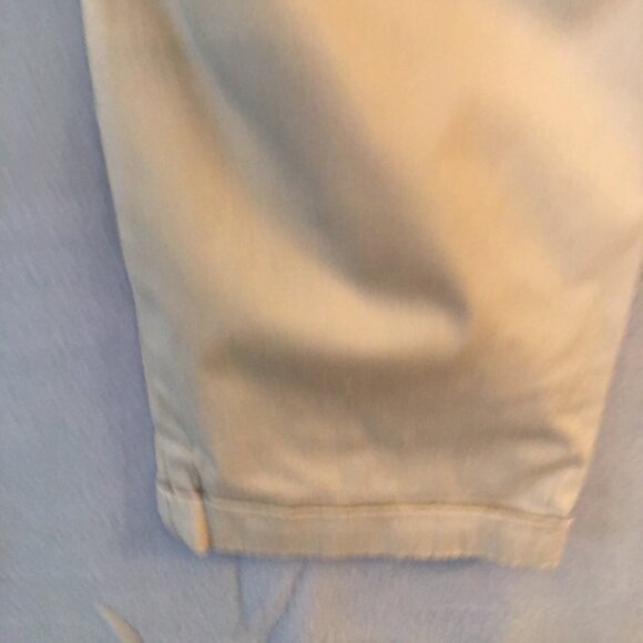 NWT Lee Relaxed Fit cropped pants - khaki colored - 20W - brand new - Picture 6 of 10